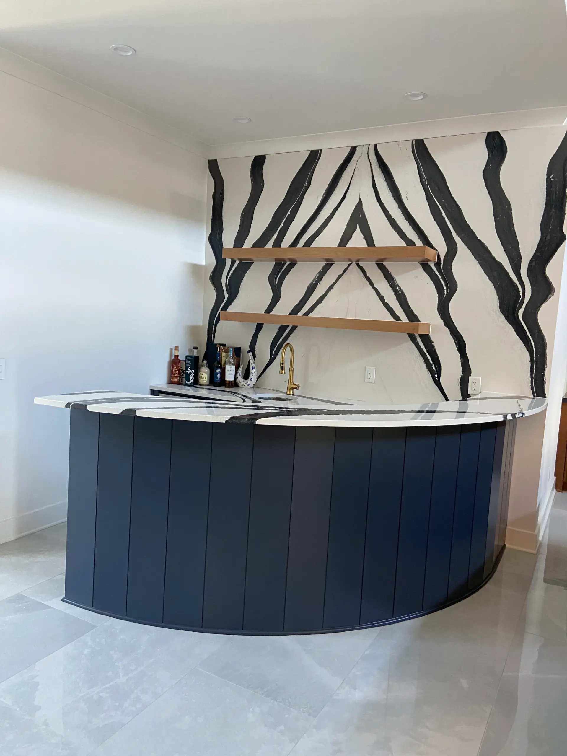 The Ultimate Home Bar: Curved Design Meets Luxury Entertainment